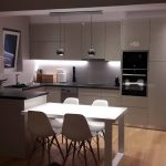 Κουζίνα από γυαλιστερή λάκα