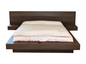 Κρεβάτι Walnut από καπλαμά φυσικό δρυ. Η διάσταση του κρεβατιού μπορεί να διαφοροποιηθεί ανάλογα με τις ανάγκες του χώρου σας. Το χρώμα στο ξύλο είναι της επιλογής σας.