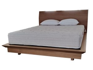Κρεβάτι Walnut από καπλαμά φυσικό δρυ. Η διάσταση του κρεβατιού μπορεί να διαφοροποιηθεί ανάλογα με τις ανάγκες του χώρου σας. Το χρώμα στο ξύλο είναι της επιλογής σας.