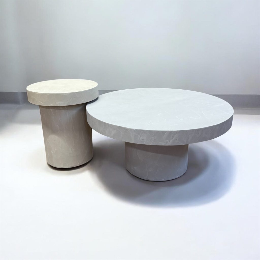 Σετ τραπεζιών σαλονιού από τσιμέντο.