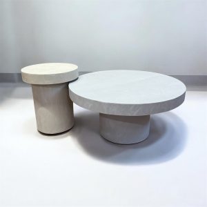 Σετ τραπεζιών σαλονιού από τσιμέντο.